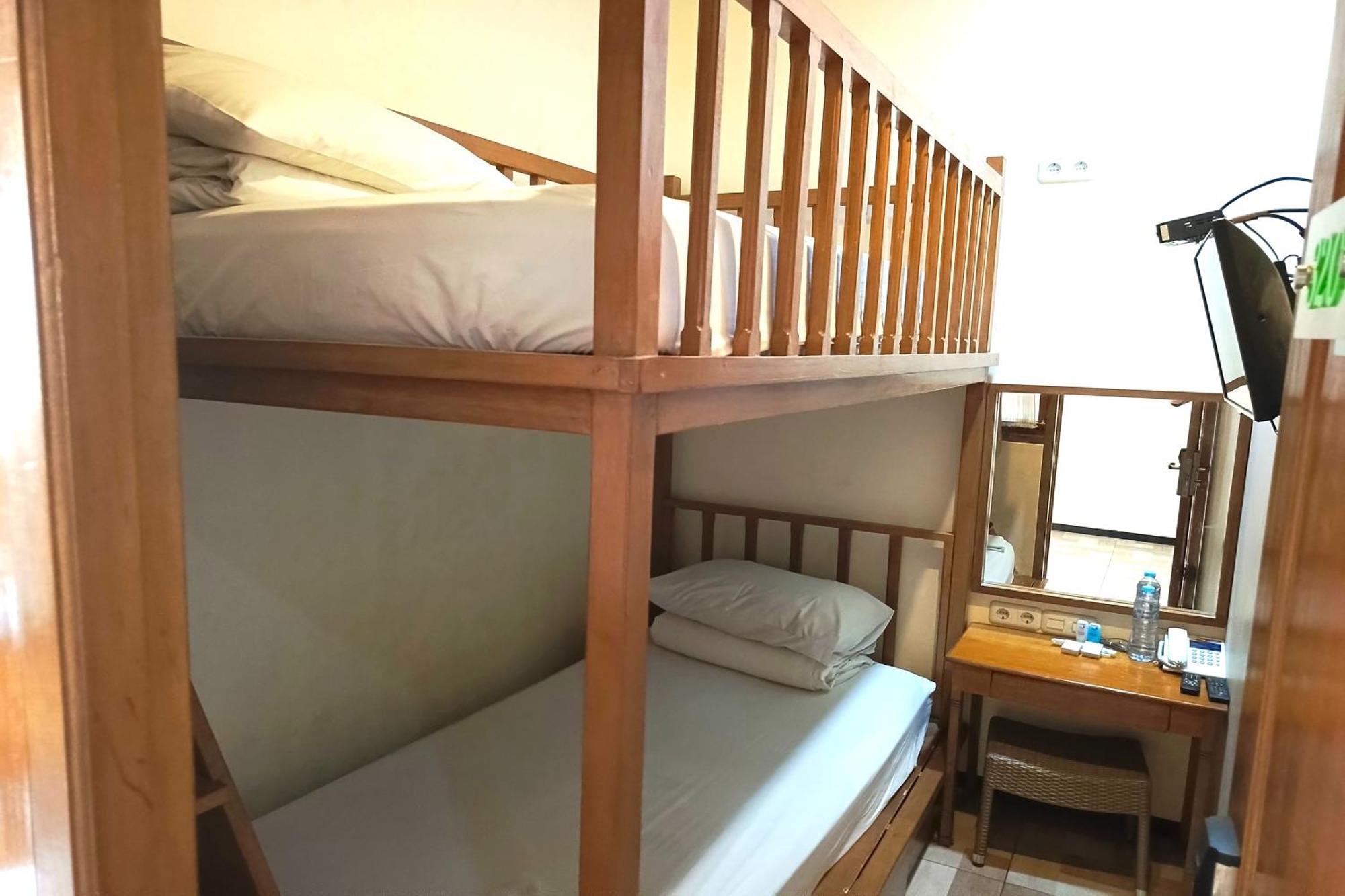 Java Capsule Hotel Malang Esterno foto