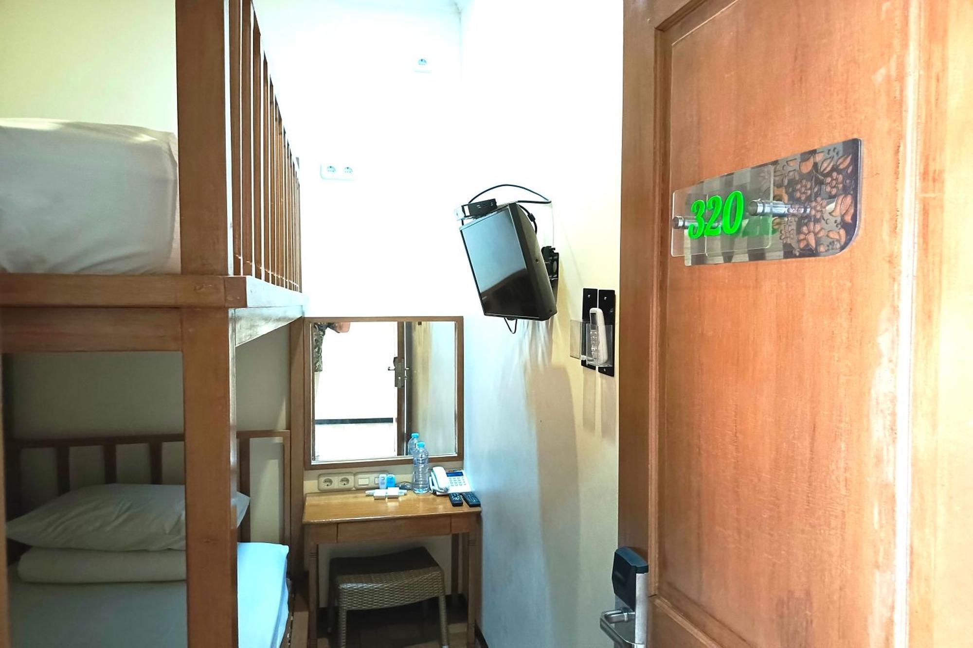 Java Capsule Hotel Malang Esterno foto